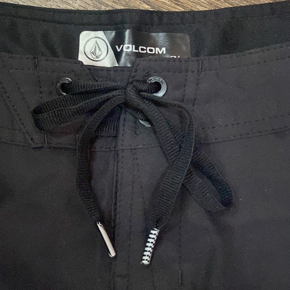 Men’s Black Volcom Board Shorts - Picture 3 of 6